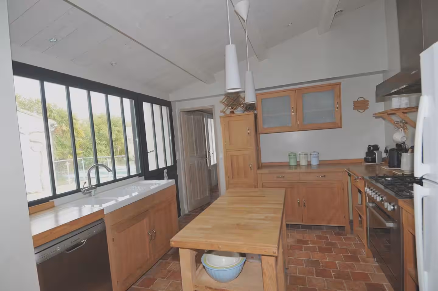 Fully equipped modern kitchen