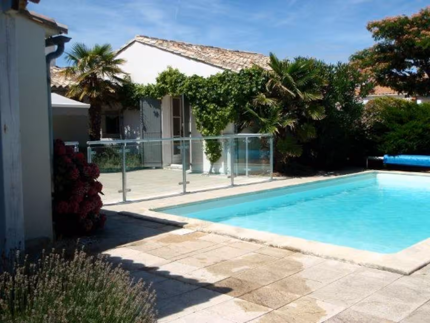 Private swimming pool at the Rétais house