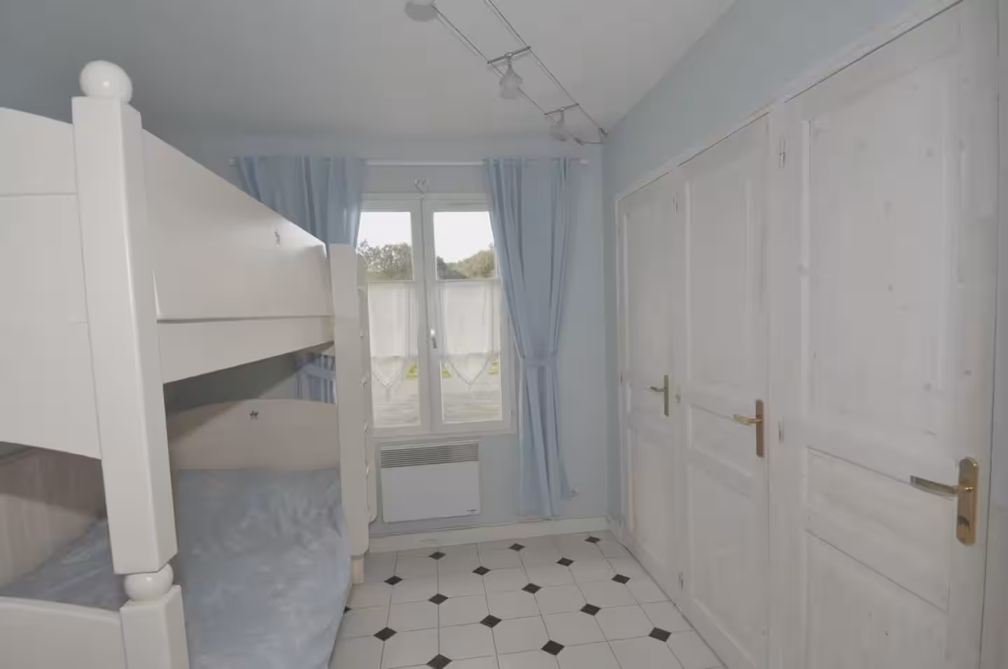 Second bedroom with double bed